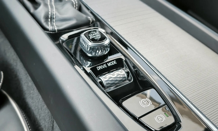 Volvo XC 60 cena 124900 przebieg: 169425, rok produkcji 2019 z Czerniejewo małe 742